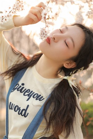 同桌女生好像有点奇怪