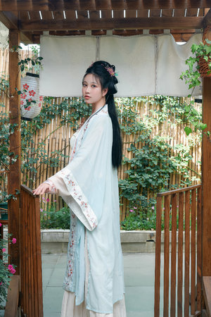 腹黑校草住我家:一吻定情