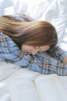 穿书后我总想和影帝离婚